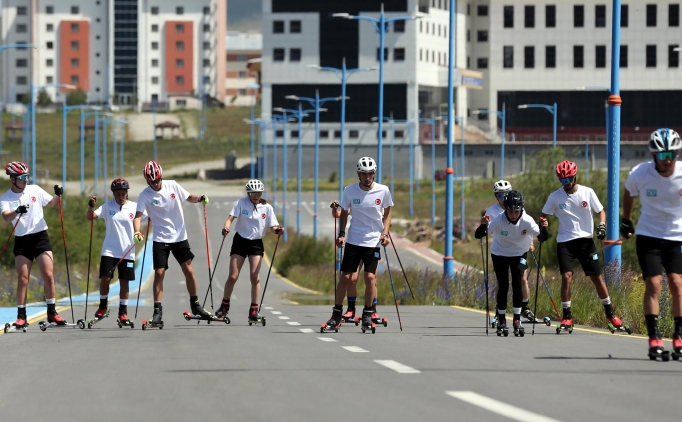 Olimpiyat oyunlarna hazrlanan milli kayakl koucular, Ardahan'da g depoluyor